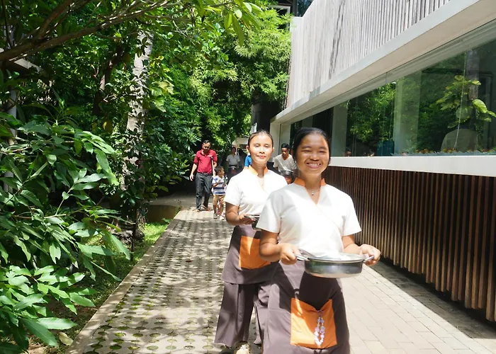 Sala Bai & Restaurant School 4*