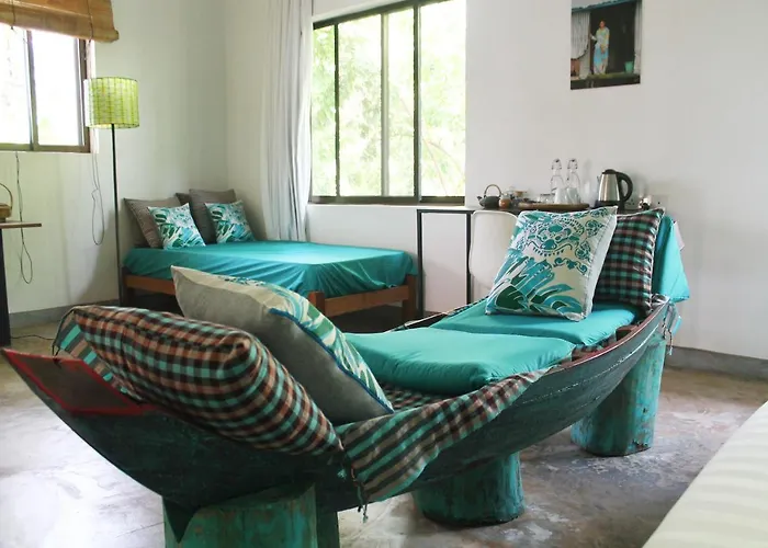 Hotel Sala Bai & Restaurant School 4*