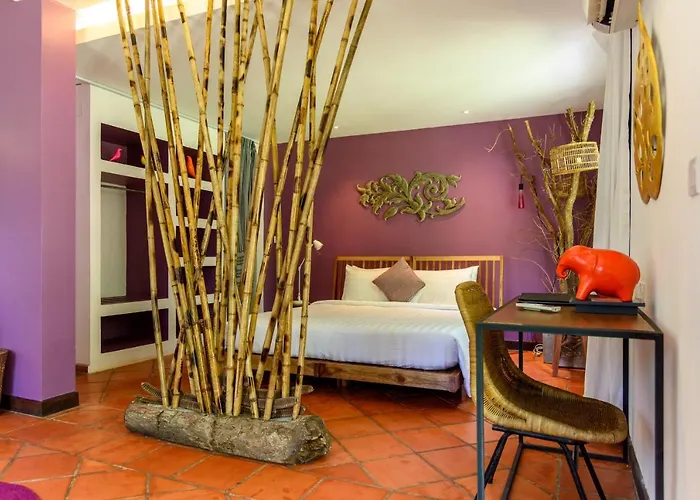 Hotel Sala Bai & Restaurant School 4*